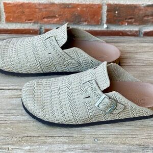 Skechers Women's Arch Fit Granola Too Late Taupe Beige Slip On Clogs Sz 11